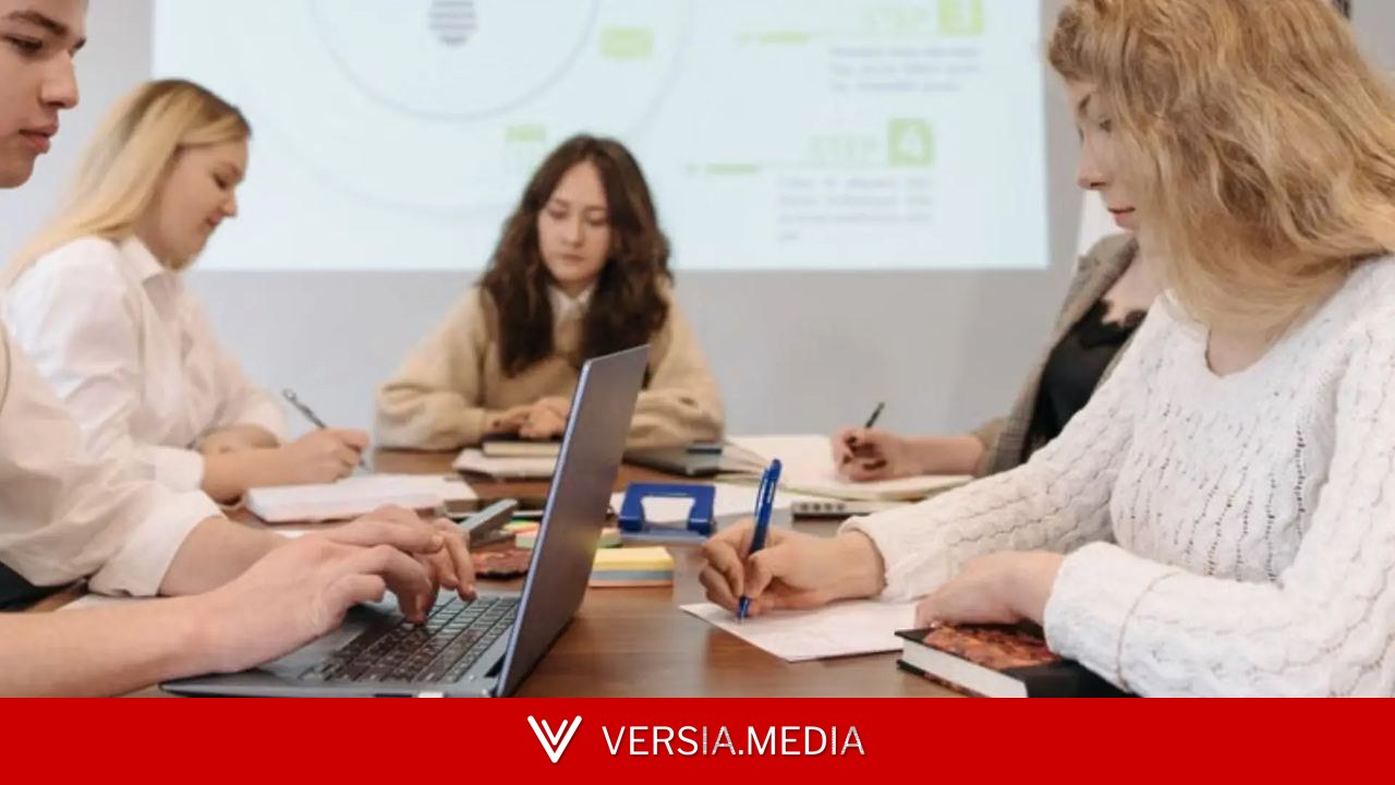 La IA cambia el primer empleo en España: menos contratación junior y más exigencias desde el primer día
